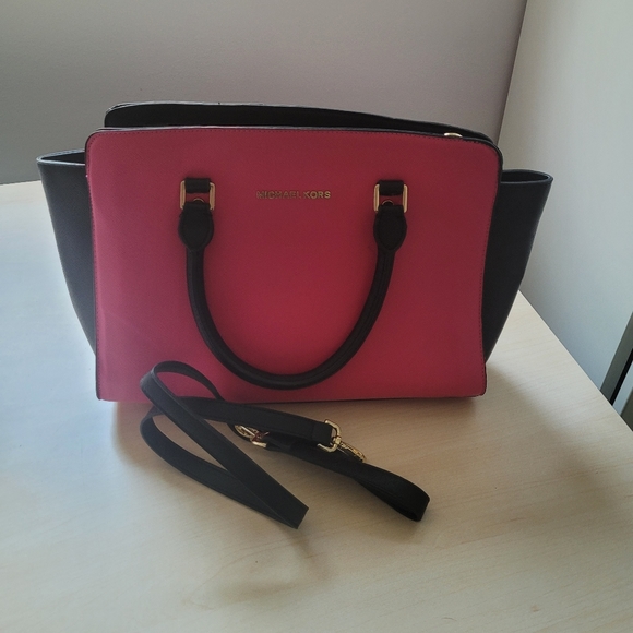 Micheal kors purse - Picture 4 of 4